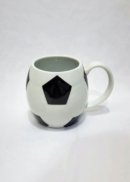 <span style='position: fixed;top: 500px;left: calc( 550px + (100vw - 600px)/2);'></span>
<table width='100%' border='0'>
  <tr>
    <td style='padding: 5px;width: 70%;background-color:#ec0d0d;vertical-align: middle;font-size:35px;height: 102px;border-radius: 20px;'>13oz Football Mug</td>
    <td class='watch' align='center' style='position: fixed; background-image:url(assets/price.png);background-size: cover;
    font-size: 45px;
    top: 645px;
    left: calc( 460px + (100vw - 600px)/2);
    width: 245px;
    height: 200px;
    text-align: -webkit-center;
    vertical-align: middle;'><div style='padding-top: 90px;transform: rotate(7deg);'><span>22.50  R</span></div></td>    
  </tr>
</table>